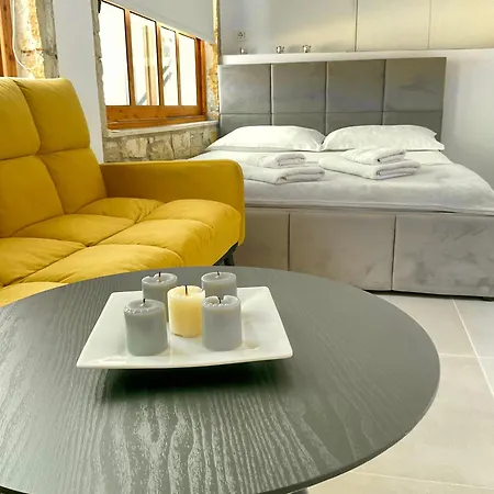 Old Town Charm Dhërmi